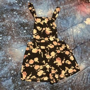 NWOT Forever 21 Floral overalls/romper shorts Sz S